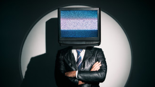 През последните няколко години светът преминава през трудни и напрегнати