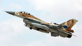 Израел бомбардира военно летище до Дамаск