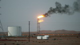  Най-голямата саудитска рафинерия пламна след нахлуване с дронове 