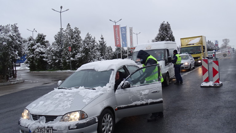 Защитни облекла и ясна методика за работа поискаха полицаите