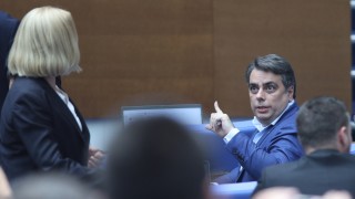 Асен Василев: Не се молим на никого