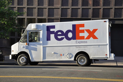 Гигантът FedEx купува европейския си конкурент TNT 