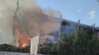 Пожар застраши Двореца на спорта във Варна
