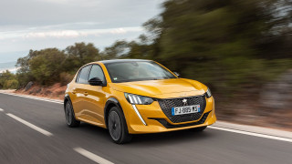 Толкова ли е страшен малкият волан на Peugeot 208