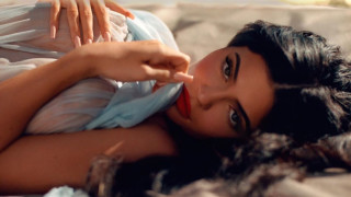 Кайли Дженър без срам (и без дрехи)