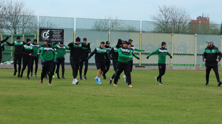 Нефтохимик няма да тренира поне до 12 април