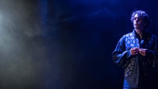 Близо две столетия ни делят от излизането на Червено и