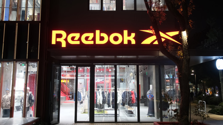 Reebok спира бизнеса си в Украйна, но намира път обратно към руския пазар