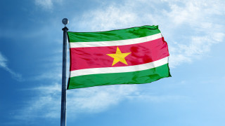 Парламентът на Суринам подкрепи Дженифър Симънс за президент превръщайки я