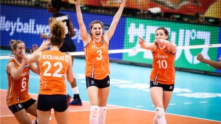 Холандия победи САЩ с 3 2 30 32 15 15