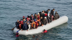 Лодка с 500 мигранти изчезна в Средиземно море