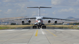Трети пореден ден руски самолети доставят части от системата С