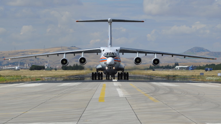 Трети пореден ден руски самолети доставят части от системата С-400