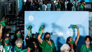 Историческото решение на за узаконяване на абортите ще помогне за