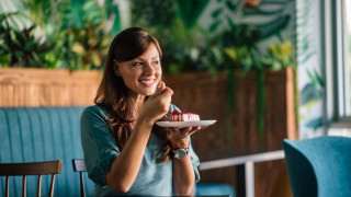 Сладкото е най голямото ни изкушение признаваме си Но понеже доста