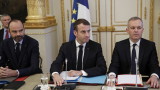  Зоват Макрон да сплоти Франция, тъй като размириците удрят стопанската система 