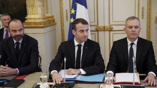 Президентът на Франция Еманюел Макрон трябва да обедини страната разделена