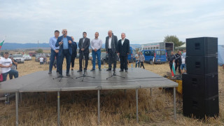 Министърът на земеделието Кирил Вътев се срещна с представители на