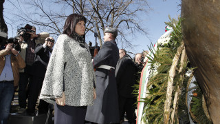 Караянчева и депутати положиха венци в чест на спасението на българските евреи