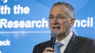 Шефът на научноизследователската дейност на ЕС възмутен хвърли оставка 