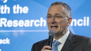 Шефът на научноизследователската дейност на ЕС възмутен хвърли оставка