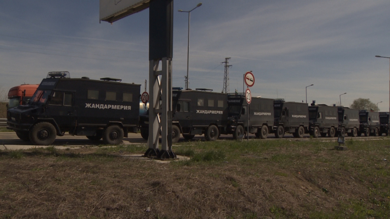 Сблъсъци между жандармерия и протестиращи на границата с Турция 