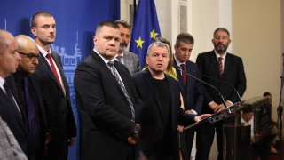 Парламентарната група на Има такъв народ ИТН входира в деловодството