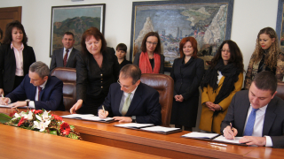 Горанов подписа заема от 300 млн. евро за Фонда за гарантиране на влоговете