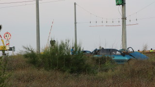 Прокуратурата разследва инцидента с двата влака ударили кола до Михайлово