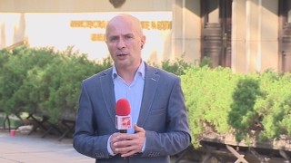 Трима неизвестни мъже този следобед нападнаха водещия на сутрешния блок