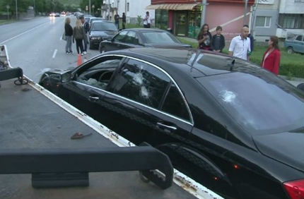 Мъже с бухалки пребиха шофьор на оживен булевард във Варна (видео)