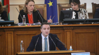 Депутатите успяха да се скарат още на първа точка от