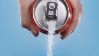 От безалкохолни напитки до дъвки: Един от най-разпространените подсладители в света може да причинява рак