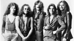 Каква е реалната история на песента "Smoke On The Water" на Deep Purple