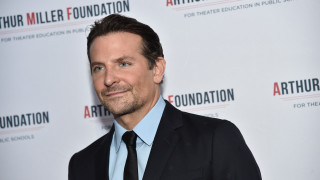 Бившата, която Брадли Купър прегърна на Оскарите