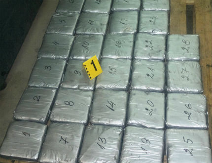 Митничарите на Калотина откриха над 2 кг хероин в куфар на португалка 