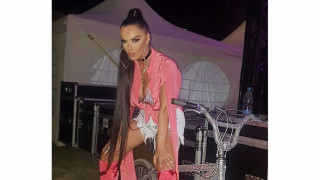 Галена отново провокира с визия и бляскаво шоу на концерта