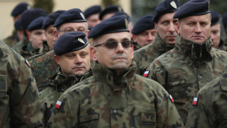 Армейското ръководство в Полша подаде оставка дни преди изборите