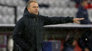 Спекулациите около бъдещето на треньора на Байерн Ханзи Флик не