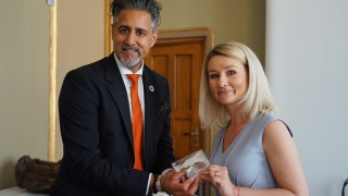 Министърът на културата на Норвегия Рабид Раджа предаде днес на