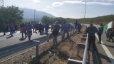 Миньорите не мърдат от АМ "Тракия" и Прохода на републиката
