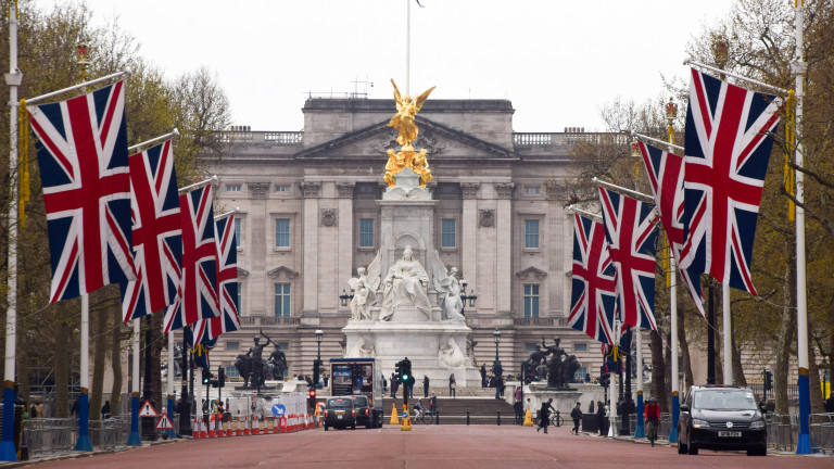 Кралски коктейли, десерти и атракции дни преди коронацията