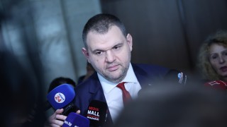 Пеевски подканва Радев да подаде оставка