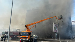 Пожар гори в хипермаркет във Варна 