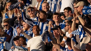 Фен на Гьотборг нахлу на терена и опита да удари футболисти на съперниковия отбор