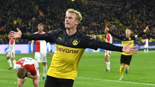 Борусия Дортмунд победи с 2 1 Славия Прага и намери място