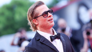 Вече почти свикнахме да виждаме Брад Пит на червения килим