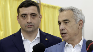 Бившият кандидат за президент на Румъния Калин Джорджеску се моли