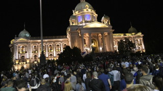 Хиляди протестиращи се събраха в столицата на Сърбия Белград тази