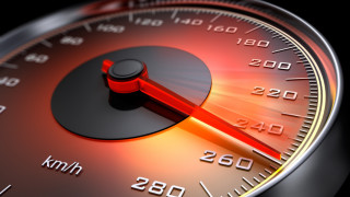 22 годишен младеж се похвали в социалните мрежи как шофира със